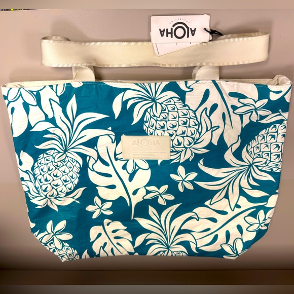 Aloha Collection Day Tripper Bag - Picture 3 of 13